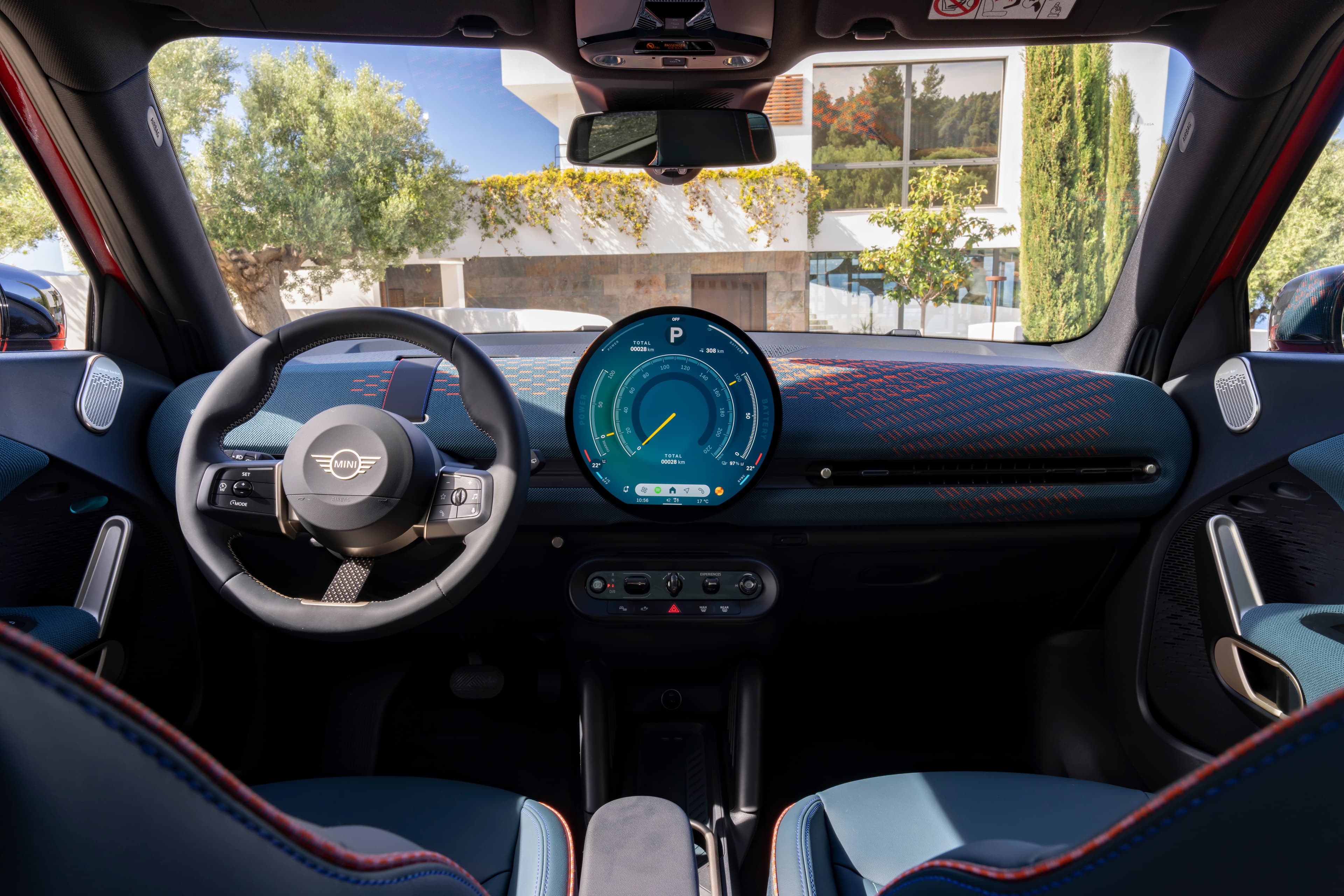 Imagen del MINI Aceman SE eléctrico mostrando su diseño exterior y carácter innovador