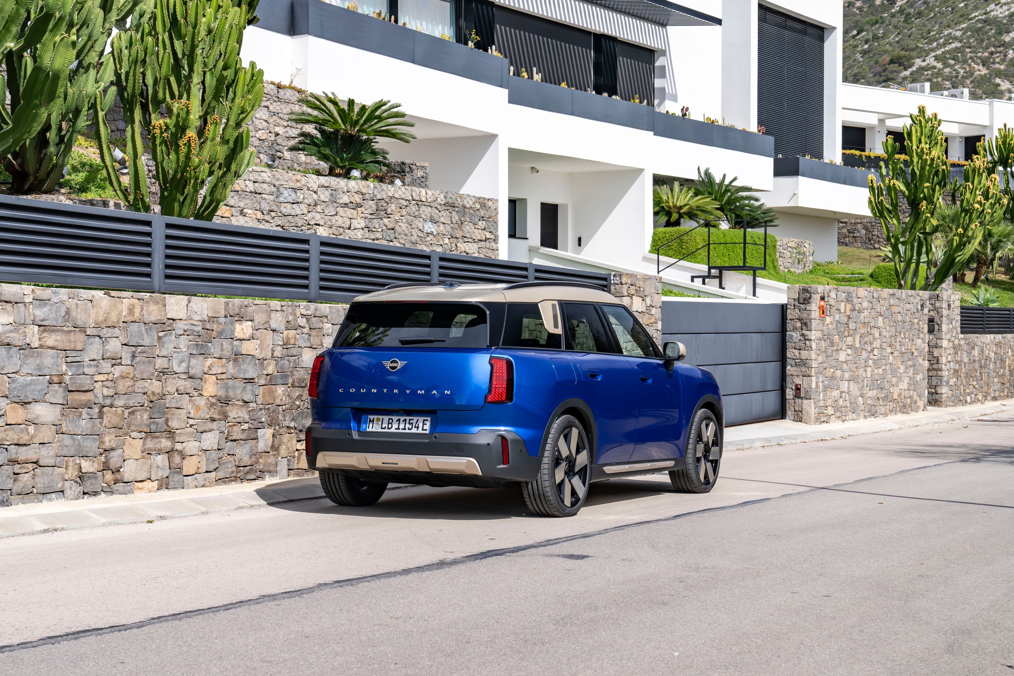 Imagen del MINI Countryman E eléctrico con diseño robusto y carácter aventurero